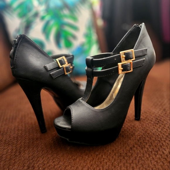 Shoes - Size 8 heels